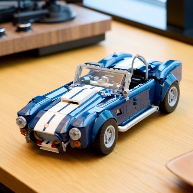LEGO Icons 10357 Shelby Cobra 427 S/C