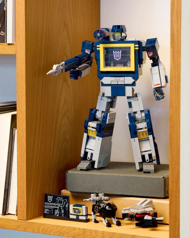 LEGO Icons 10358 Transformers Soundwave