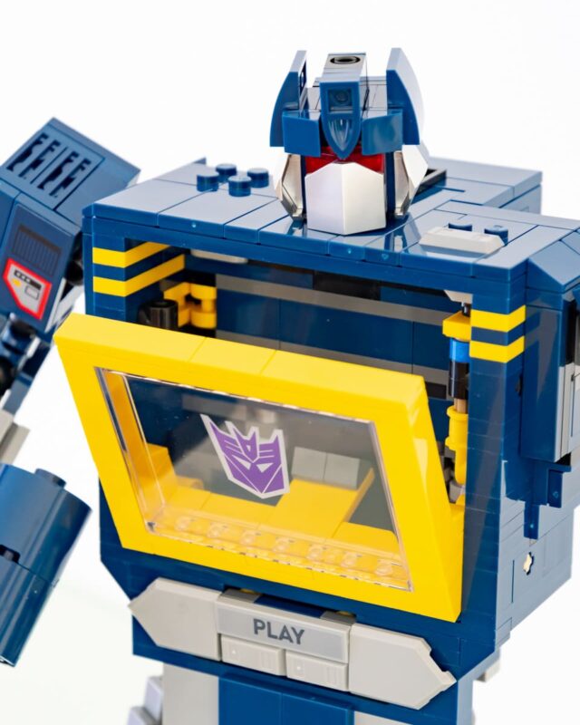 Review LEGO Icons 10358 Transformers Soundwave