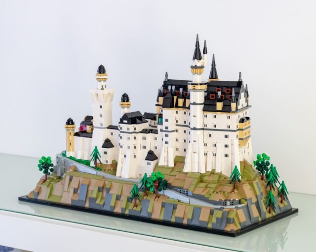 Review LEGO Architecture 21063 Neuschwanstein Castle