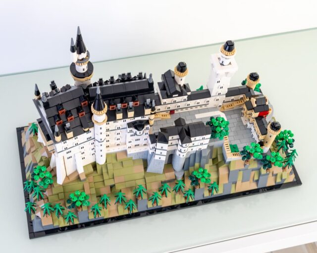 Review LEGO Architecture 21063 Neuschwanstein Castle