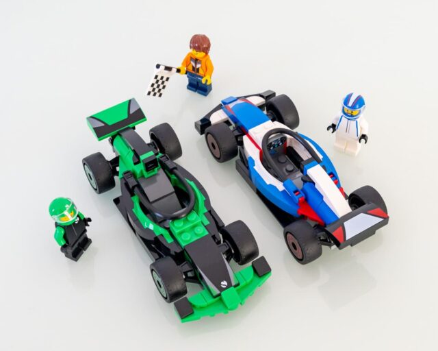 Review LEGO City 60474 F1 Grid with VCARB & Sauber Race Cars