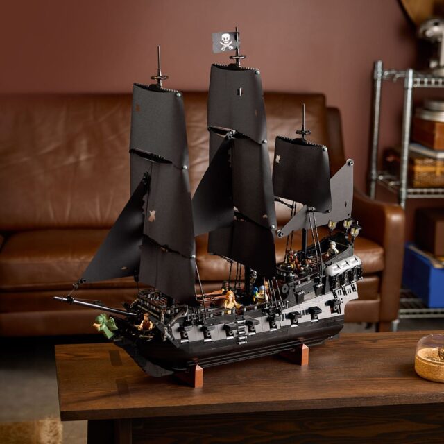 LEGO Icons 10365 Captain Jack Sparrow's Pirate Ship : le Black Pearl