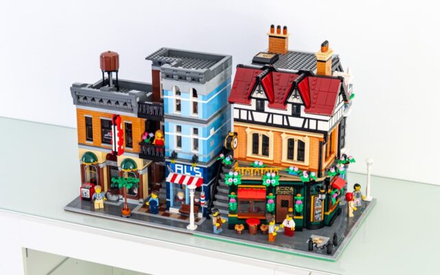 Review LEGO Icons 10350 10246