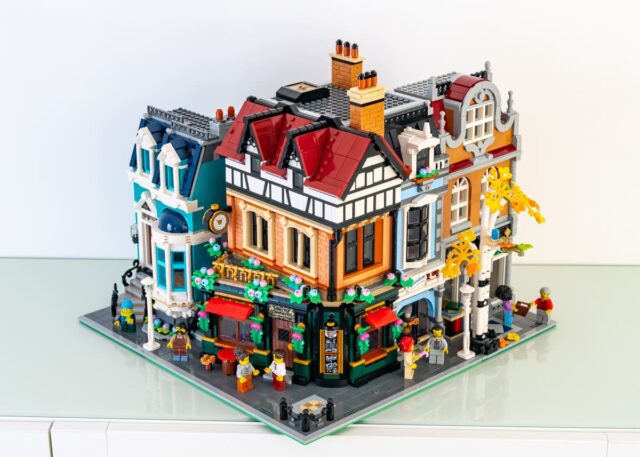 Review LEGO Icons 10350 10270