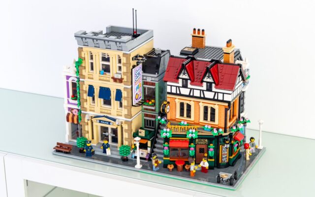 Review LEGO Icons 10350 10278