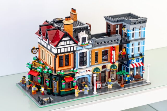 Review LEGO Icons 10350 10246