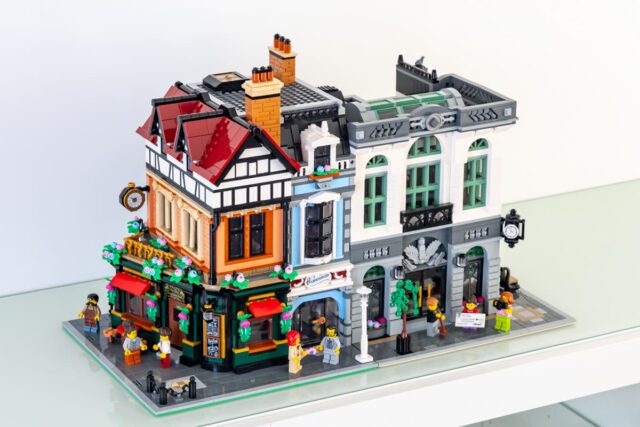 Review LEGO Icons 10350 10251
