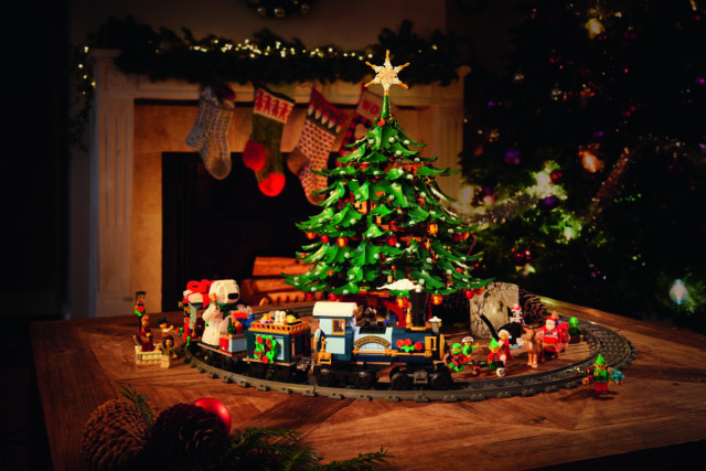 Nouveauté LEGO Icons 10361 Holiday Express Train (Winter Village 2025) et Build Together 41843 Family Christmas Tree