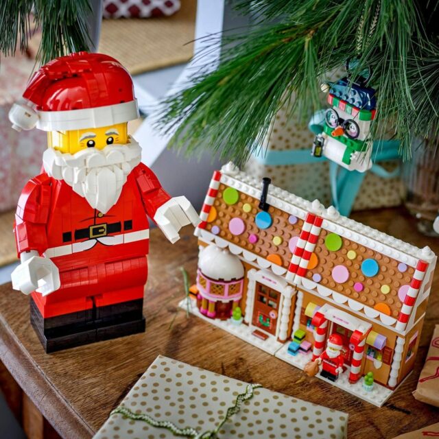 LEGO 40820 Up-Scaled Santa Minifigure