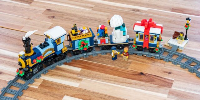 Review LEGO Icons 10361 Holiday Express Train (Winter Village 2025)