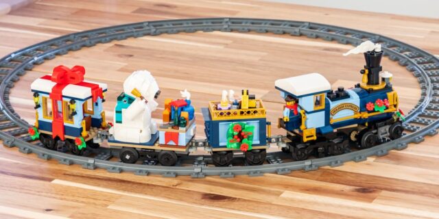Review LEGO Icons 10361 Holiday Express Train (Winter Village 2025)