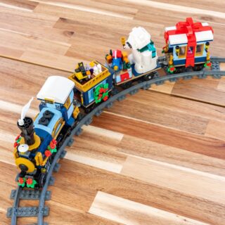 Review LEGO Icons 10361 Holiday Express Train (Winter Village 2025)