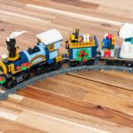 Review LEGO Icons 10361 Holiday Express Train (Winter Village 2025)