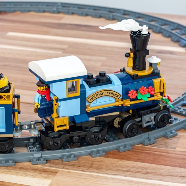 Review LEGO Icons 10361 Holiday Express Train (Winter Village 2025)