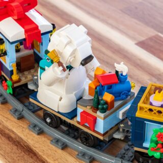 Review LEGO Icons 10361 Holiday Express Train (Winter Village 2025)