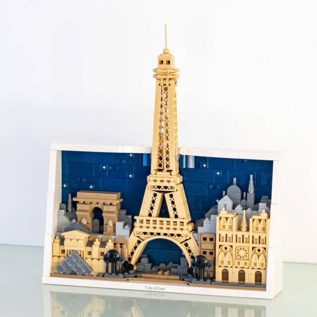Review LEGO Architecture 21064 Paris - City of Love