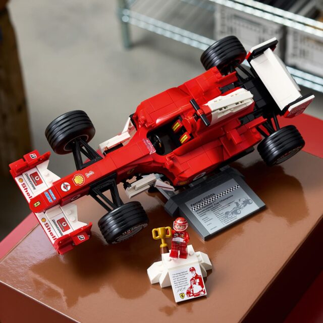 LEGO Icons 11375 Ferrari F2004 & Michael Schumacher