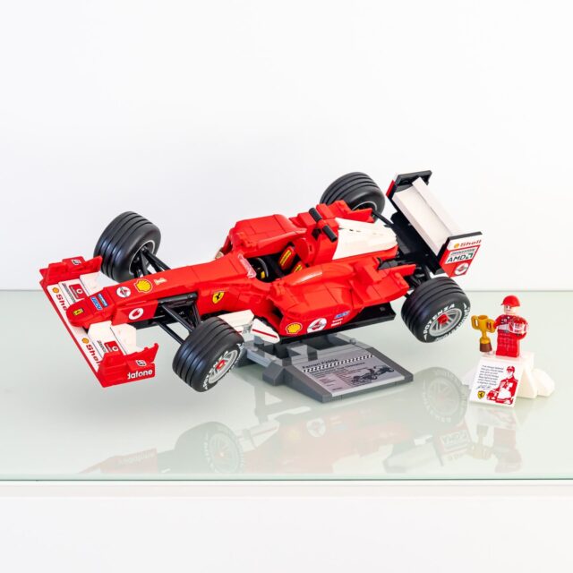 Review LEGO Icons 11375 Ferrari F2004 & Michael Schumacher