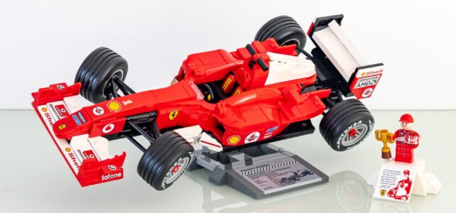 Review LEGO Icons 11375 Ferrari F2004 & Michael Schumacher