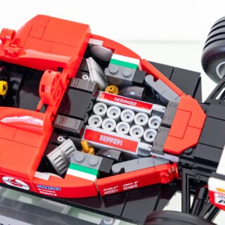Review LEGO Icons 11375 Ferrari F2004 & Michael Schumacher