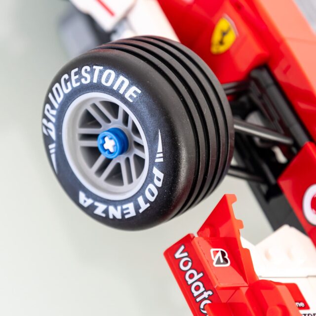 Review LEGO Icons 11375 Ferrari F2004 & Michael Schumacher