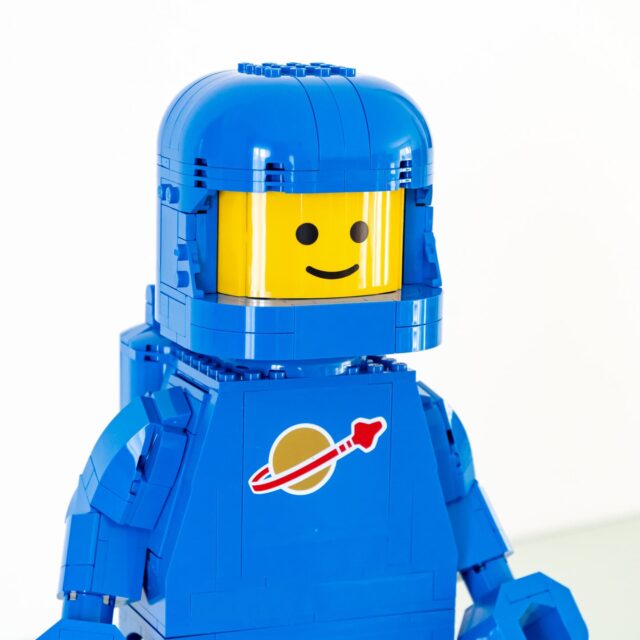Review LEGO 40921 Scaled-Up Blue Astronaut Minifigure