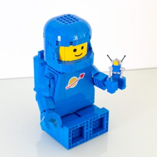 Review LEGO 40921 Scaled-Up Blue Astronaut Minifigure