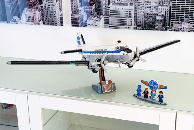 Review LEGO Icons 11378 Douglas DC‑3 PAN AM Airliner