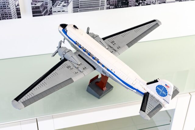 Review LEGO Icons 11378 Douglas DC‑3 PAN AM Airliner