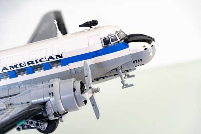 Review LEGO Icons 11378 Douglas DC‑3 PAN AM Airliner