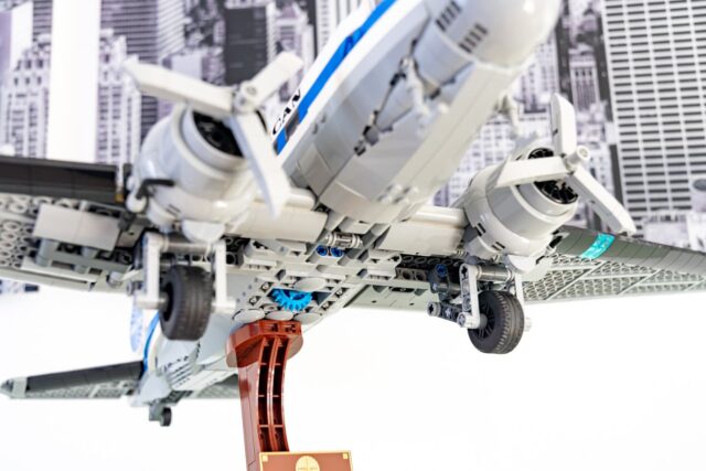 Review LEGO Icons 11378 Douglas DC‑3 PAN AM Airliner