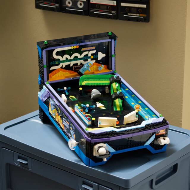 LEGO Icons 11374 Arcade Pinball Machine