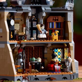 LEGO Icons 11383 Mayor Manor (Midnight Valley Collection #1)