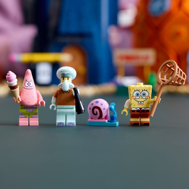LEGO Icons 11386 SpongeBob SquarePants: Bikini Bottom