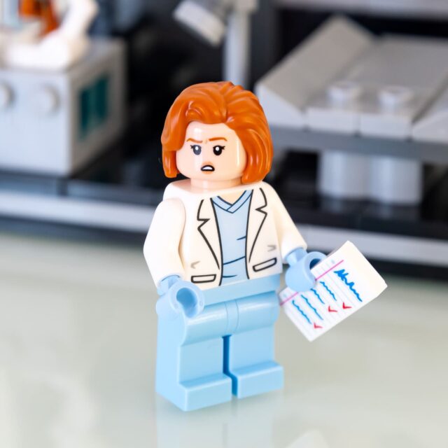 Review LEGO Ideas 40896 The X-Files: Scully’s Lab (GWP)