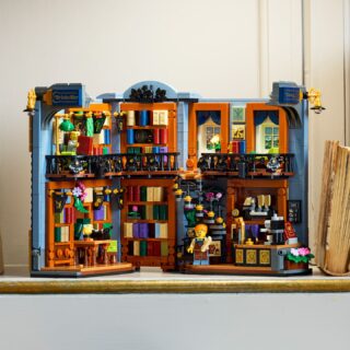 LEGO Icons 11379 Bookshop: Book Nook