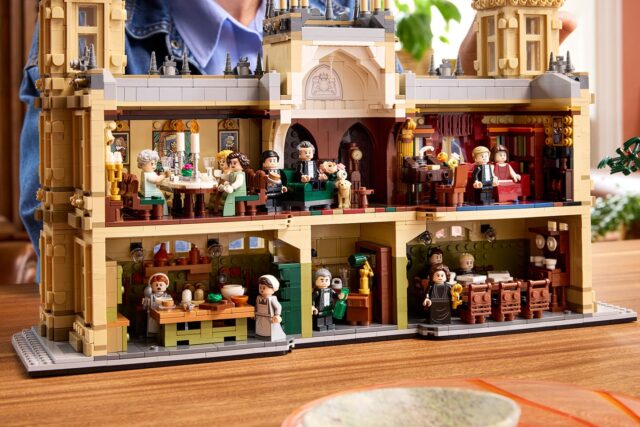 LEGO Ideas 21373: Downton Abbey
