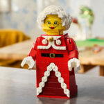 LEGO 40875 Up-Scaled Mrs. Claus Minifigure