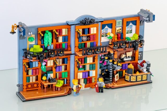 Review LEGO Icons 11379 Bookshop: Book Nook