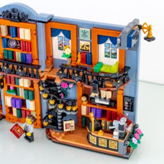 Review LEGO Icons 11379 Bookshop: Book Nook