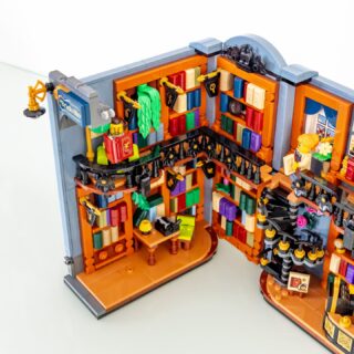 Review LEGO Icons 11379 Bookshop: Book Nook