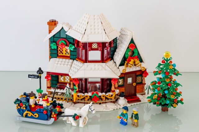 Review LEGO Icons 11387 Holiday House : le set Winter Village 2026