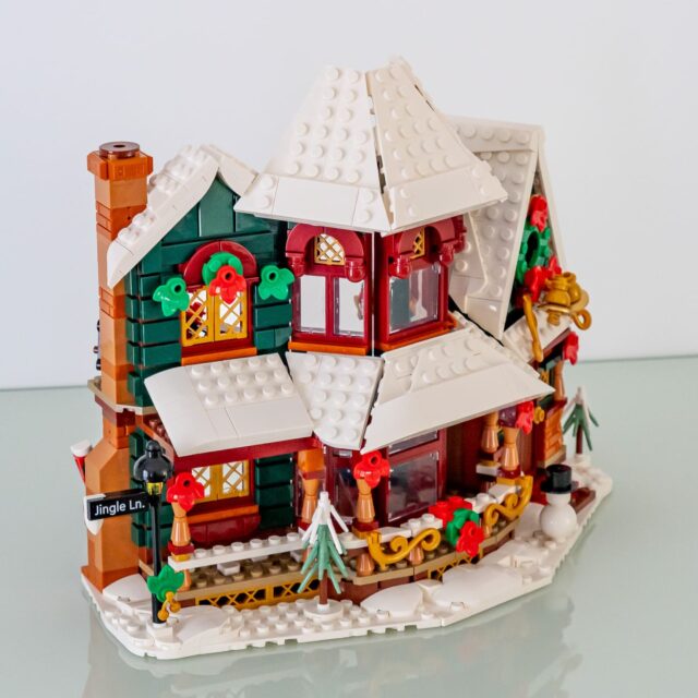 Review LEGO Icons 11387 Holiday House : le set Winter Village 2026