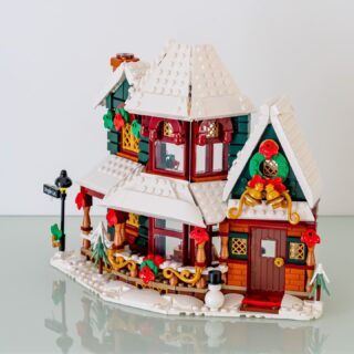 Review LEGO Icons 11387 Holiday House : le set Winter Village 2026