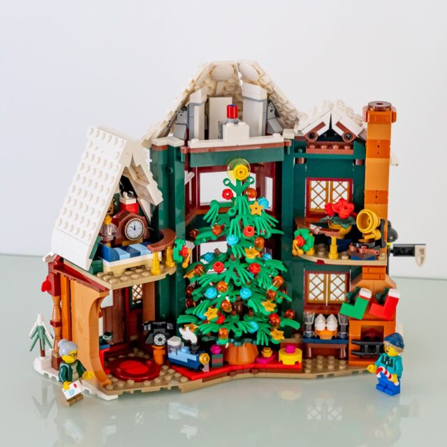 Review LEGO Icons 11387 Holiday House : le set Winter Village 2026