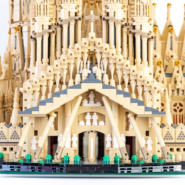 Review LEGO Architecture 21065 Sagrada Família