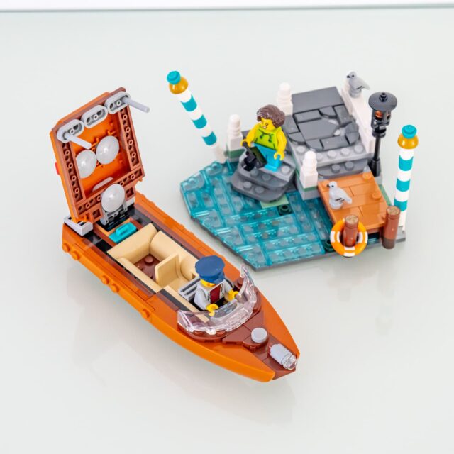Review LEGO Icons 40898 Venetian Water Taxi